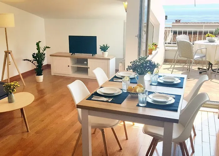 Sea View Apartment Elena